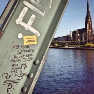 Frnkfurt_refugee_graffitti_Fotor